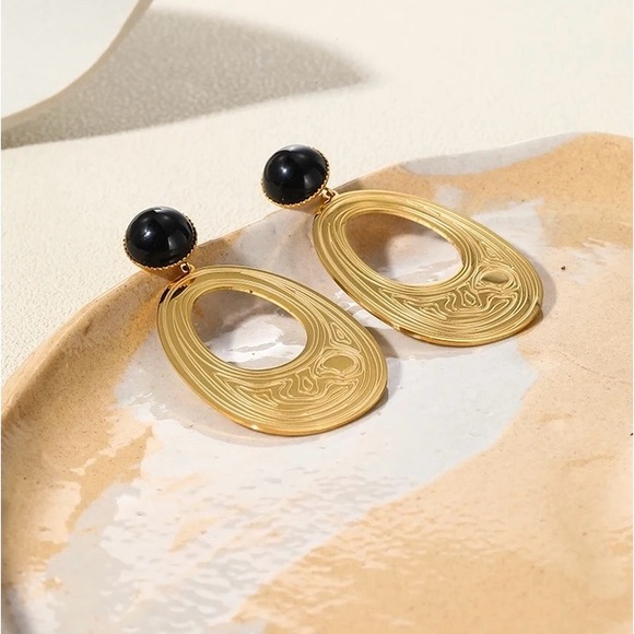 ◾️18K Gold Plated Vintage Black Stone Earrings - Picture 5 of 7